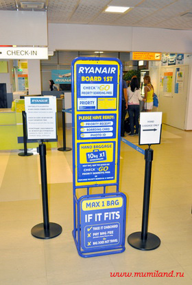 Рамка для контроля размеров ручной клади при посадке Ryanair