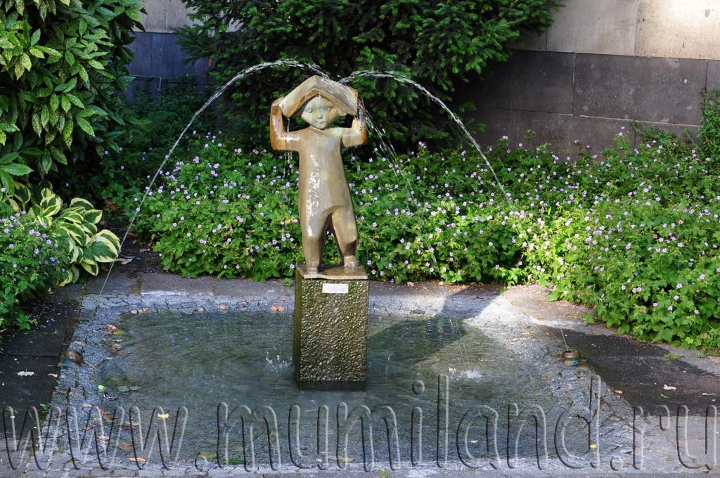 Скульптура мальчика в Кобленце
