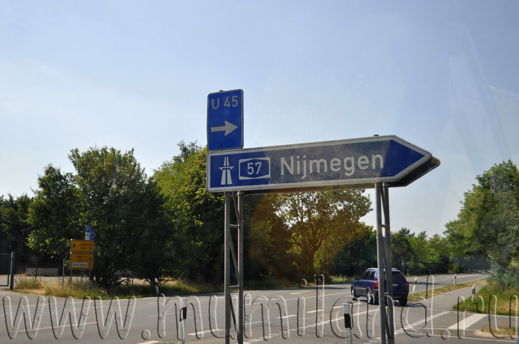 По дороге в Амстердам, поворот на Nijmegen