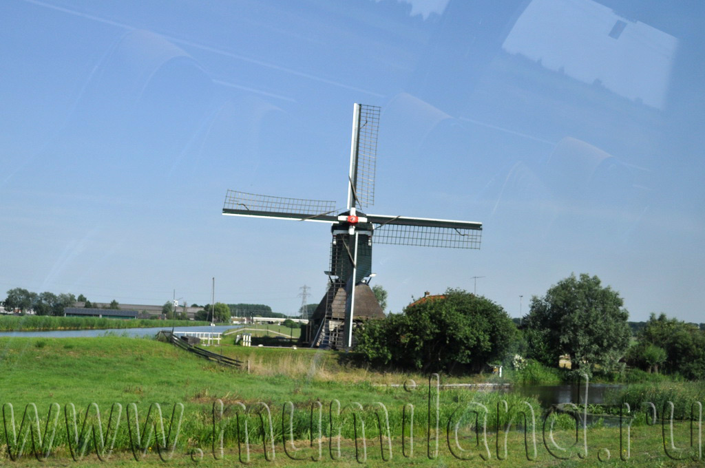 По дороге в Амстердам, ветряные мельницы