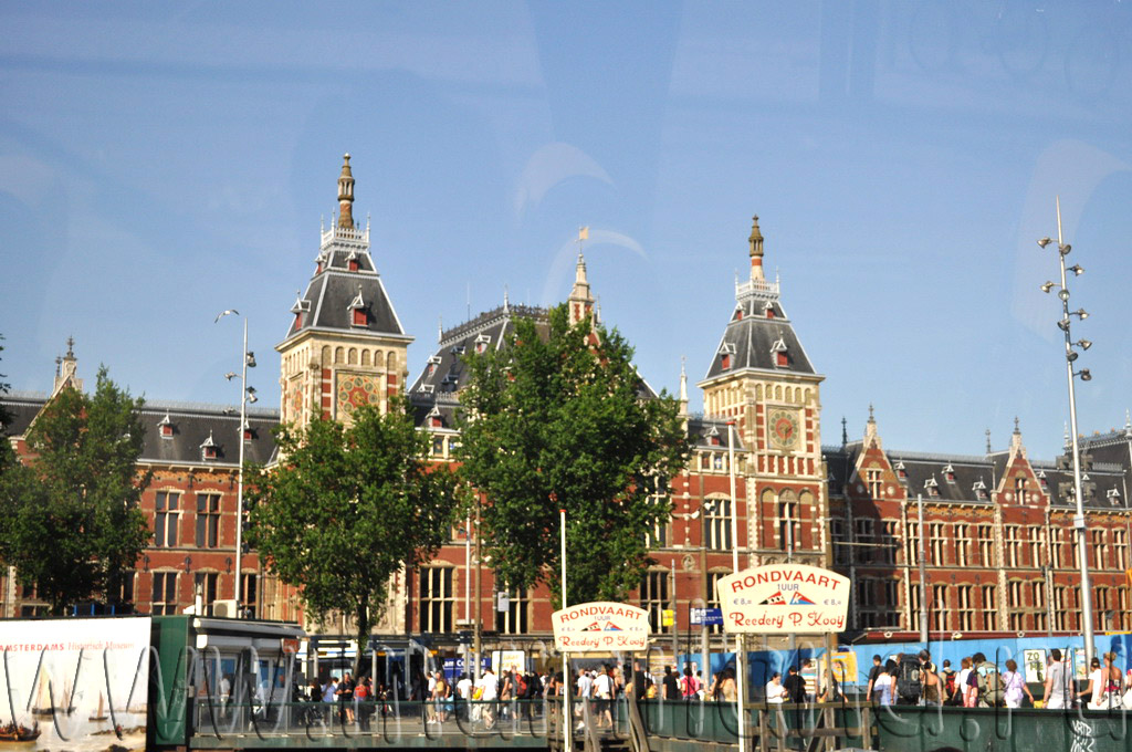 Амстердам, остановка напротив Центрального вокзала