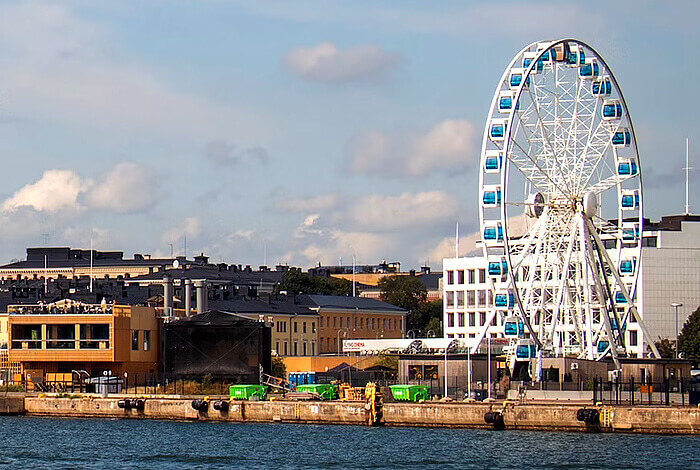Колесо обозрения Helsinki Sky Wheel в Хельсинки новая достопримечательность