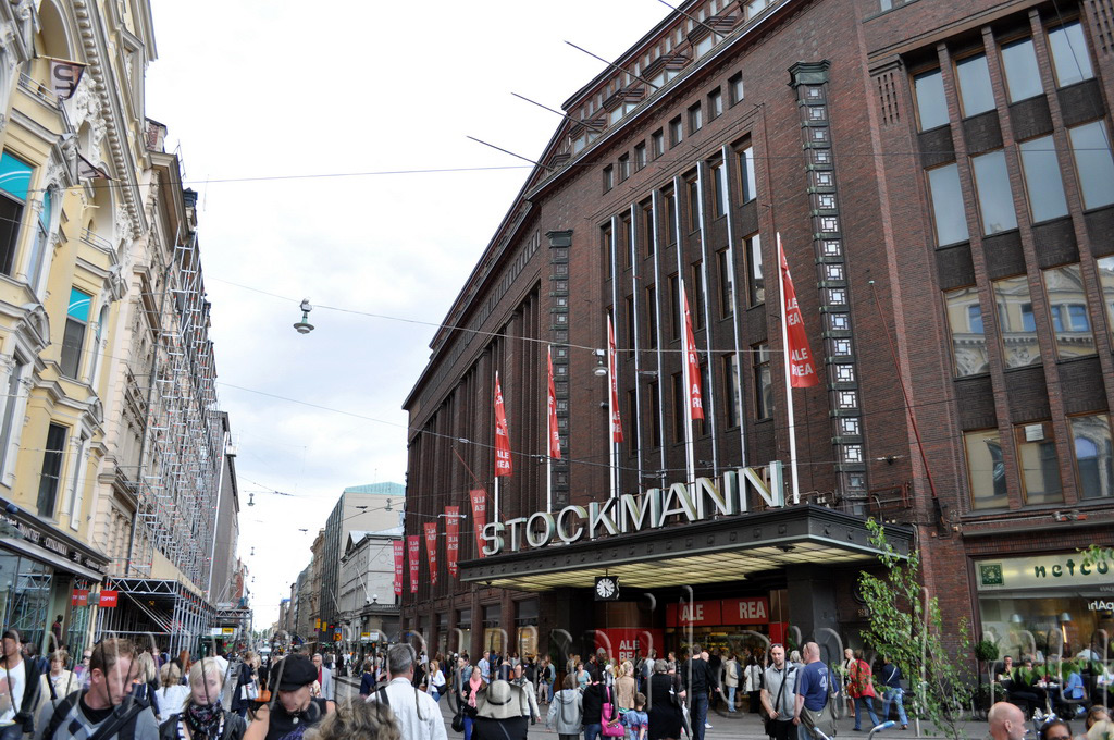 Самый большой торговый центр Стокманн в центре Хельсинки