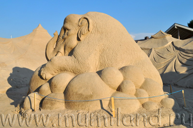 Замок из песка в Лаппеенранте, фигура мамонта